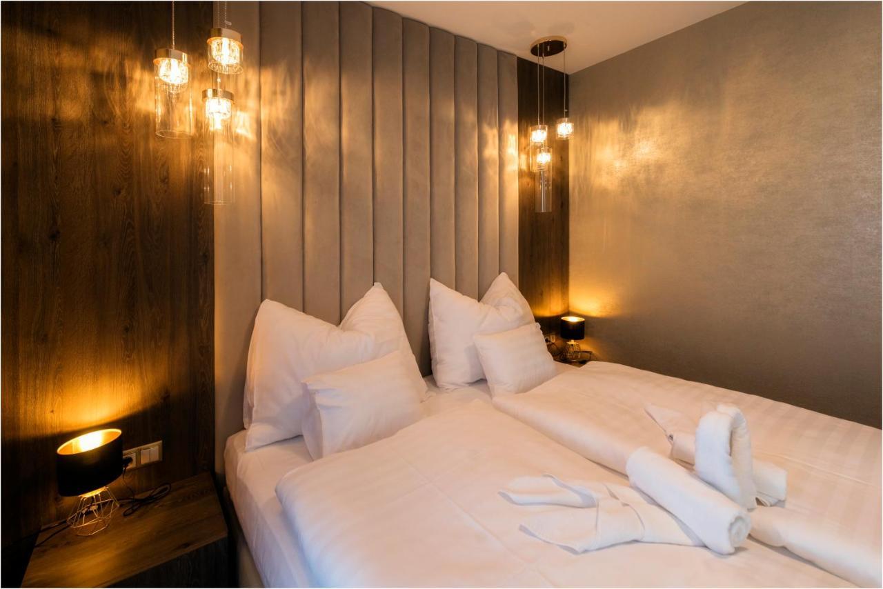 Hotel Szatmari & Etterem Jászberény エクステリア 写真