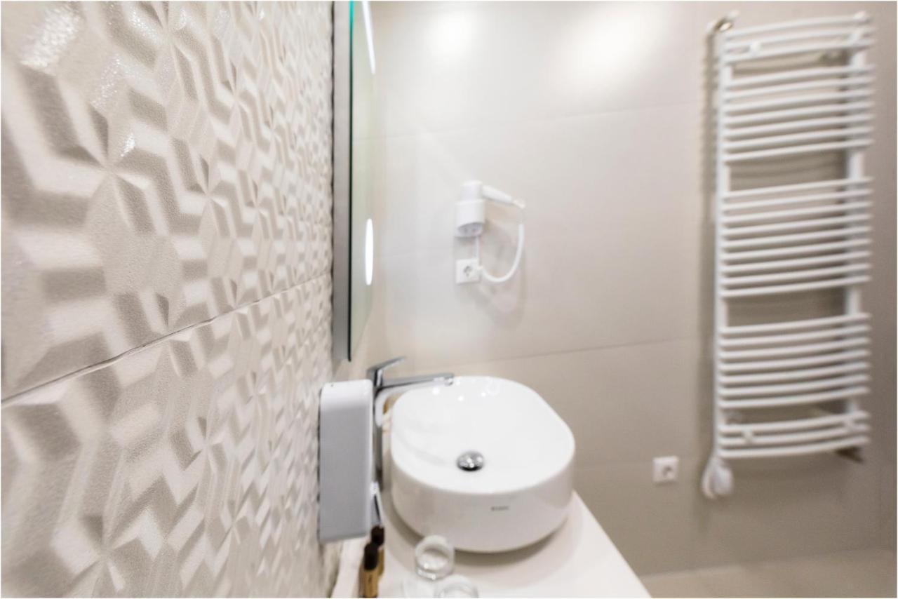 Hotel Szatmari & Etterem Jászberény エクステリア 写真