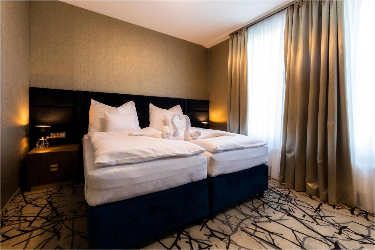 Hotel Szatmari & Etterem Jászberény エクステリア 写真