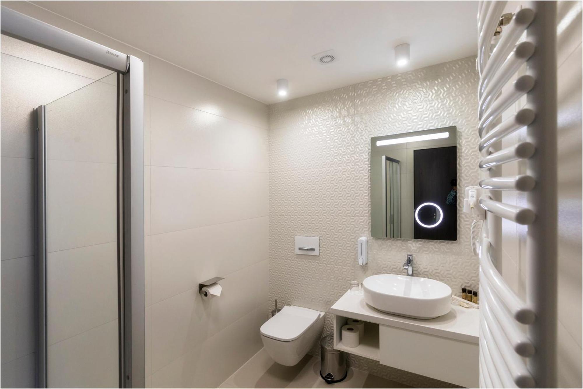 Hotel Szatmari & Etterem Jászberény エクステリア 写真