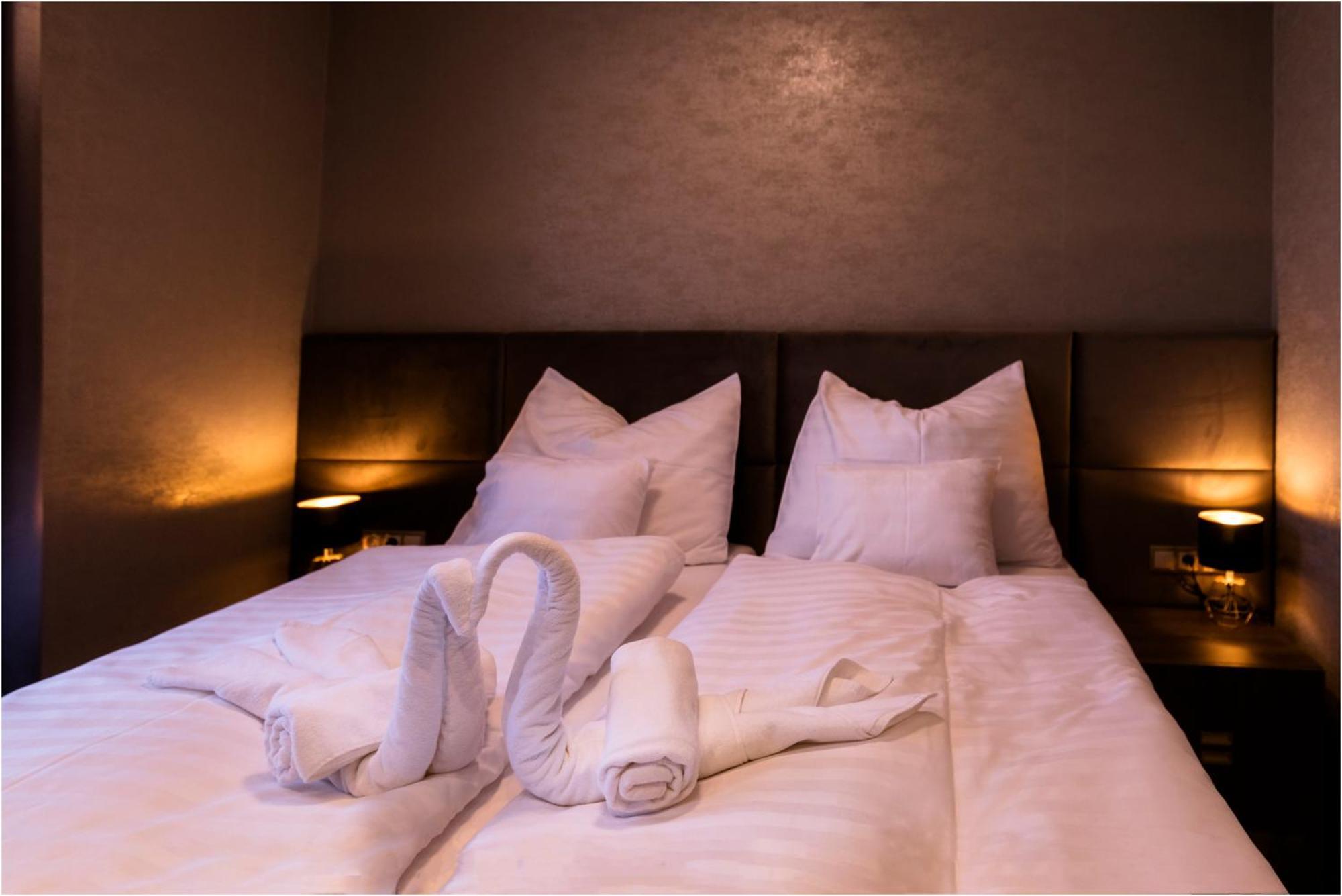 Hotel Szatmari & Etterem Jászberény エクステリア 写真