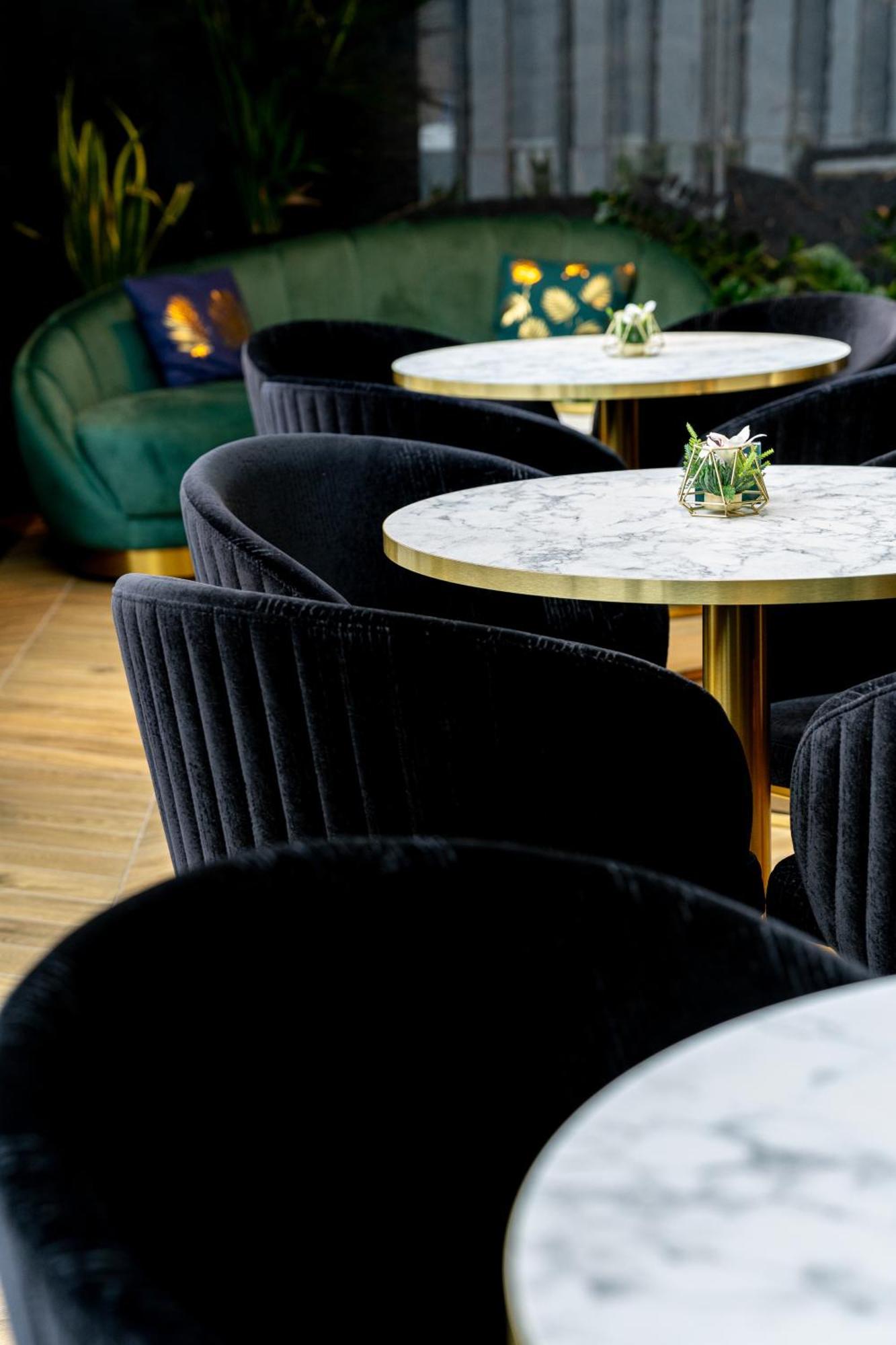 Hotel Szatmari & Etterem Jászberény エクステリア 写真