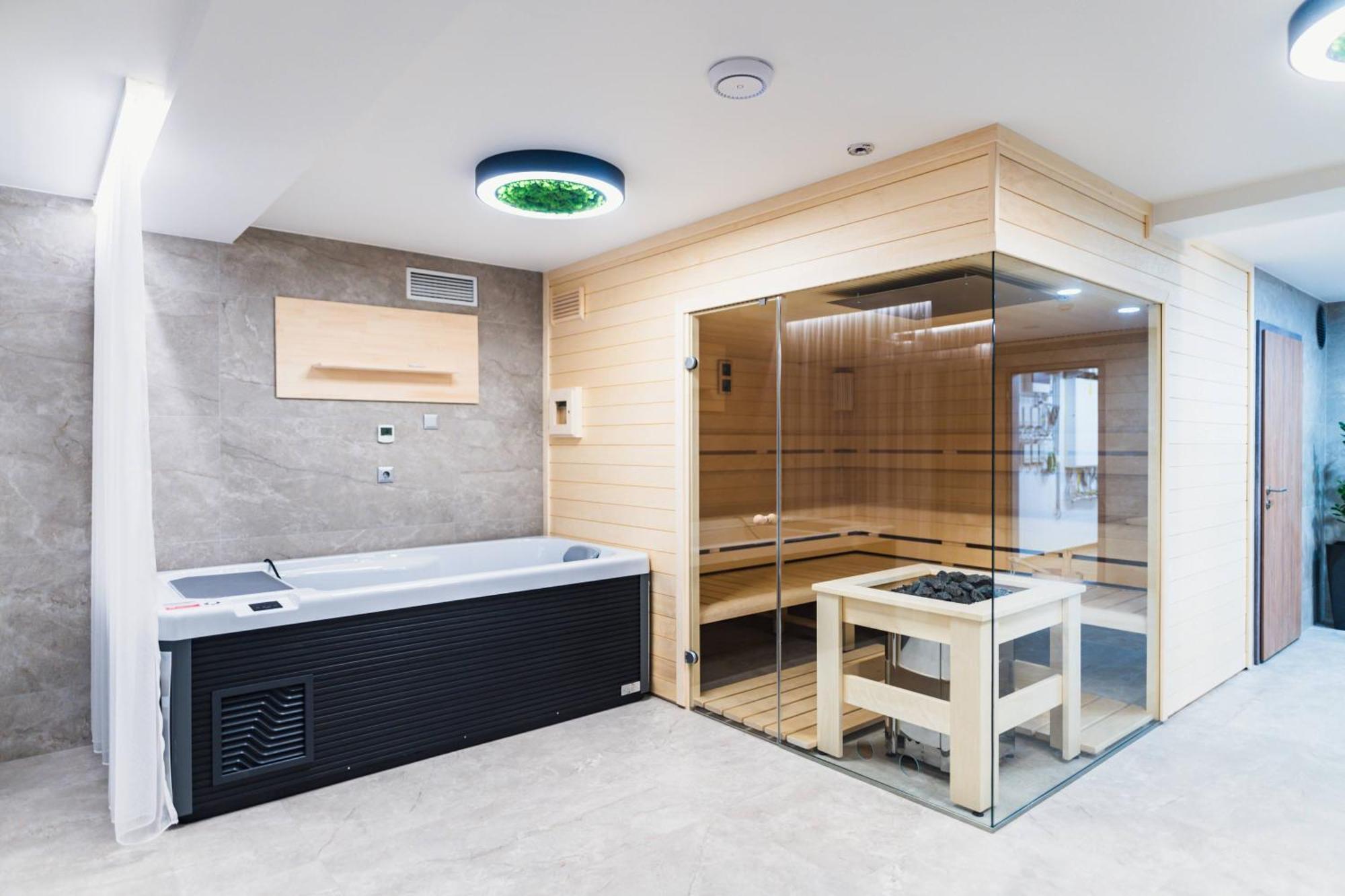 Hotel Szatmari & Etterem Jászberény エクステリア 写真